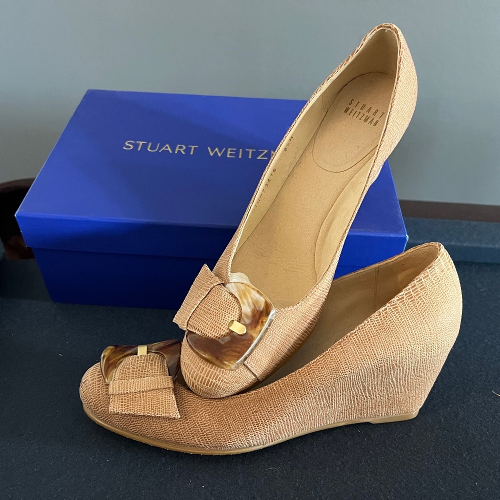 Stuart Weitzman Sz 8.5 Tan Leather Bucalina Tortoiseshell Buckle Round Toe Wedge